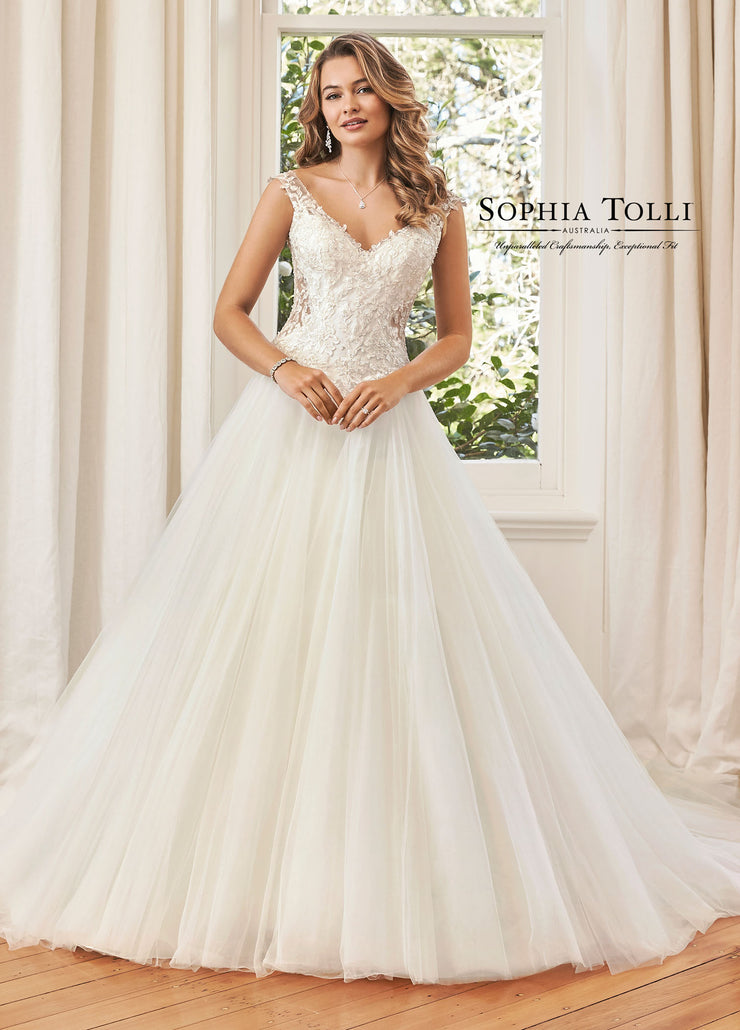 SOPHIA TOLLI Y11965A-Gemini Bridal Prom Tuxedo Centre