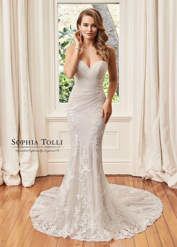 SOPHIA TOLLI Y11966-Gemini Bridal Prom Tuxedo Centre