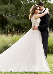 SOPHIA TOLLI Y11965B-Gemini Bridal Prom Tuxedo Centre