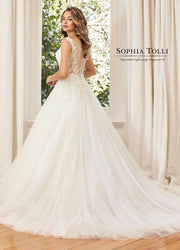 SOPHIA TOLLI Y11965A-Gemini Bridal Prom Tuxedo Centre