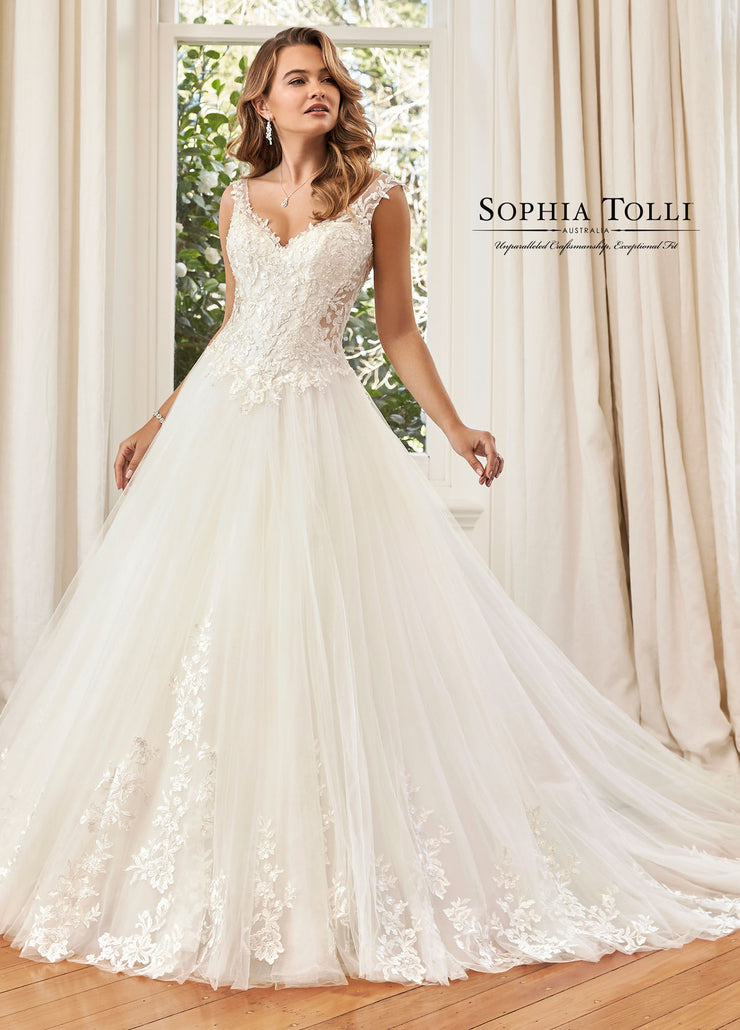 SOPHIA TOLLI Y11965B-Gemini Bridal Prom Tuxedo Centre