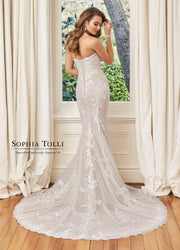 SOPHIA TOLLI Y11966-Gemini Bridal Prom Tuxedo Centre