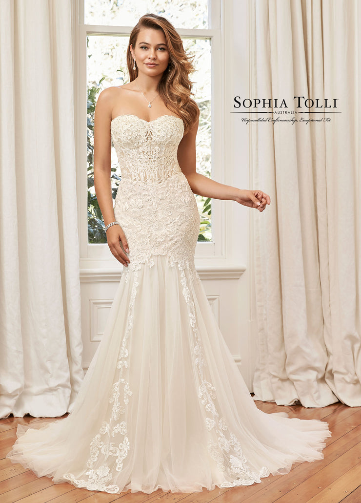 SOPHIA TOLLI Y11960-Gemini Bridal Prom Tuxedo Centre